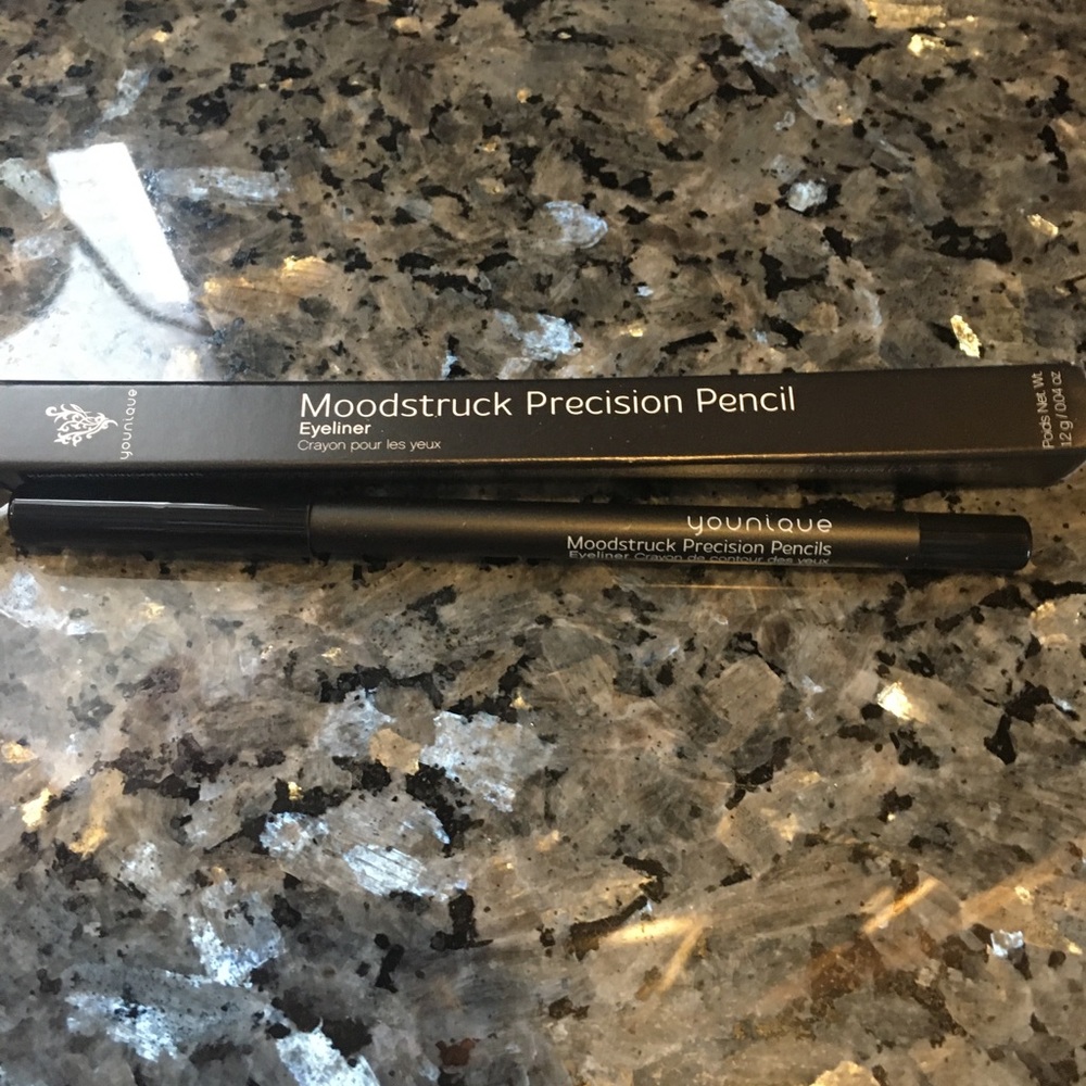 Younique Moodstruck Precision pencil liner-Black